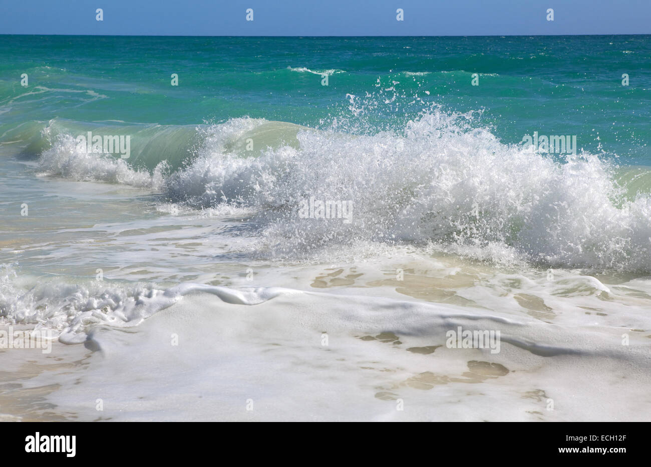 Wellen des karibischen Meeres. Playa Los Cocos. Cayo Largo. Kuba. Stockfoto