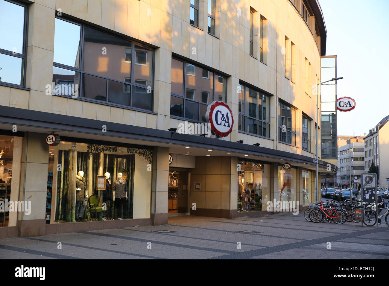 c & eine niederländische Kette Mode Bekleidungshandel speichern Deutschland Stockfoto