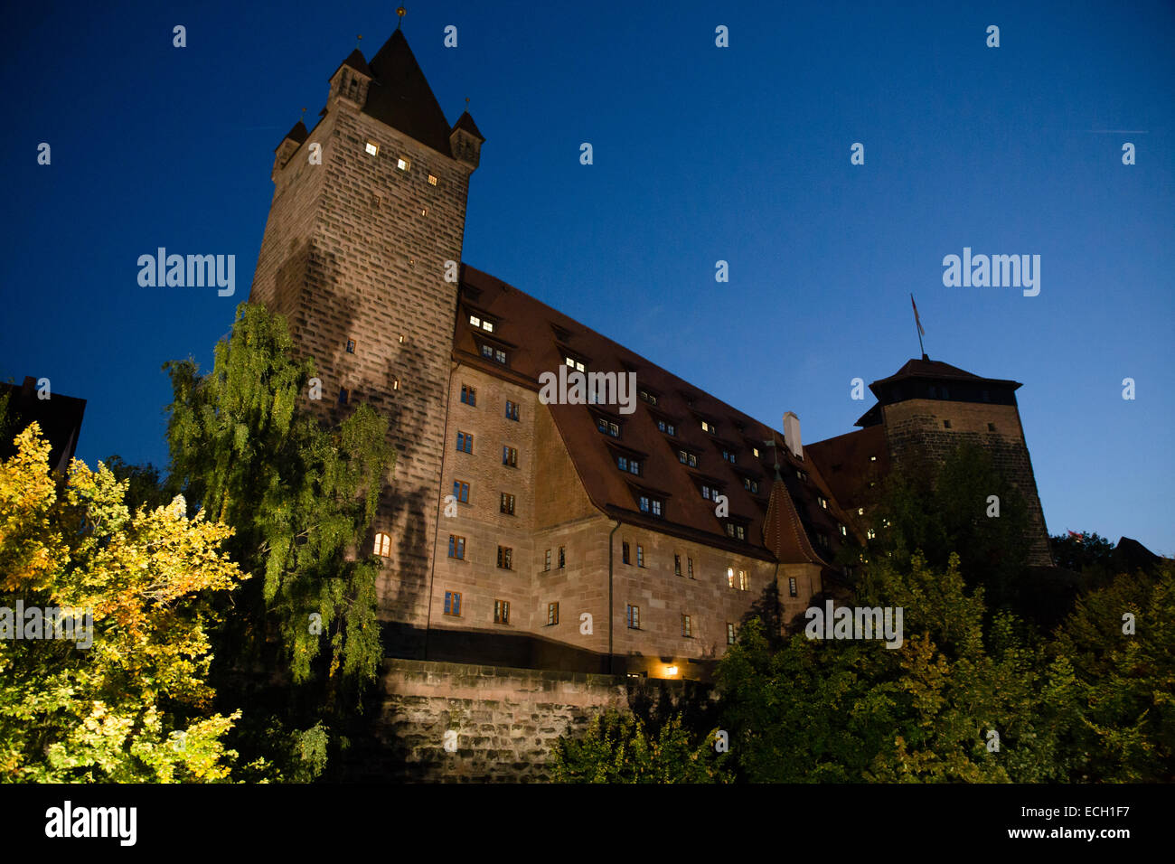 Nürnberger Burg Aussenansicht-Nacht Stockfoto