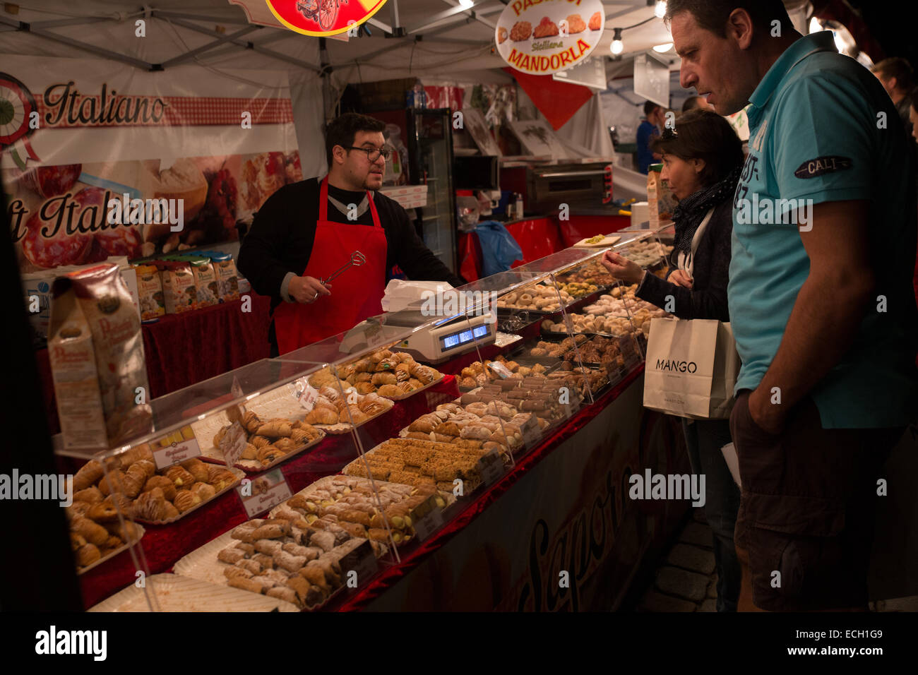 Nürnberger Straße Verkäufer Nacht Markt Deutschland Stockfoto