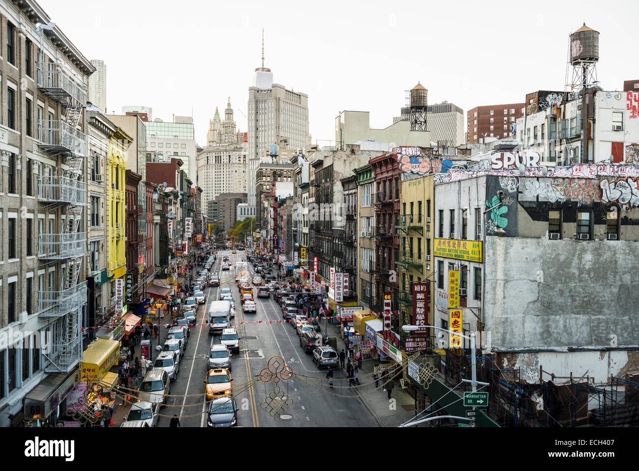 Monroe Street, Chinatown, Manhattan, New York, Vereinigte Staaten Stockfoto