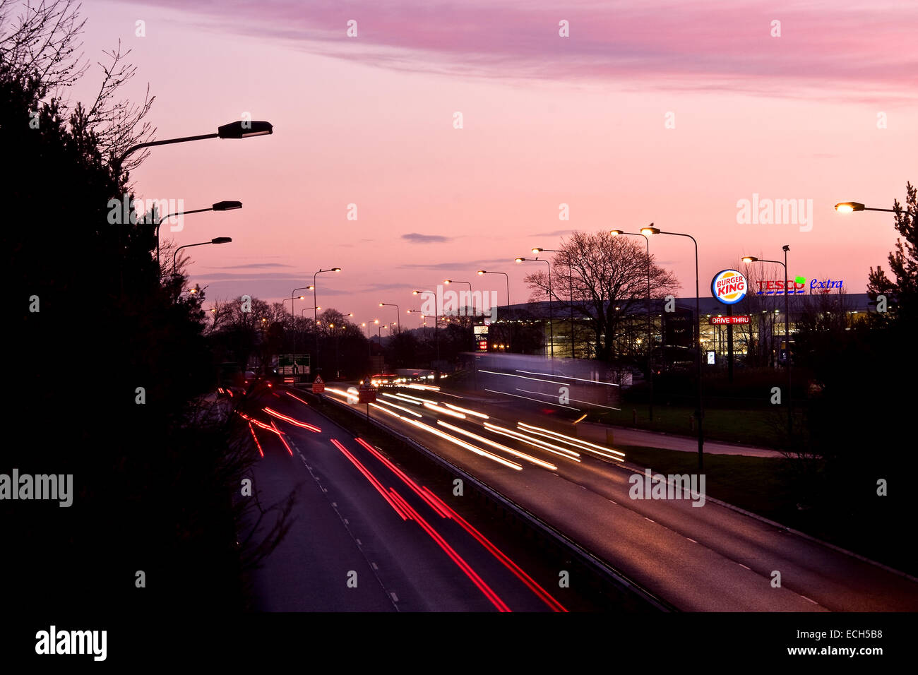 Dundee, Schottland, Vereinigtes Königreich. 15. Dezember 2014. UK-Wetter: Sunrise. Trafen sich Office Probleme gelbe Warnungen von Eis und Schnee in Dundee. Häufige Graupel Duschen weiterhin verursacht Reisen Störungen in Tayside fallen. Bildnachweis: Dundee Photographics/Alamy Live-Nachrichten Stockfoto