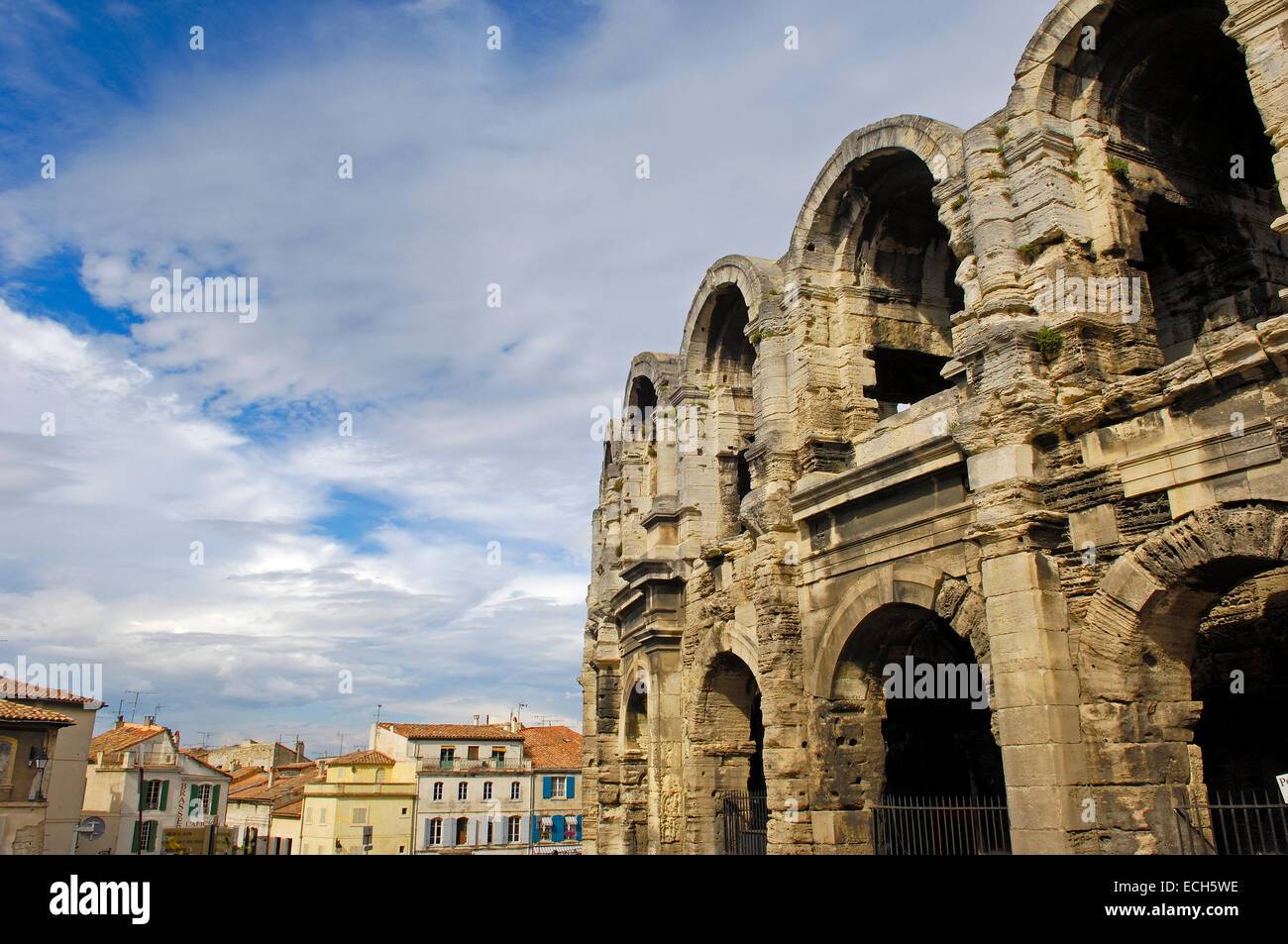 Römische Amphitheater Les Arènes, Arles, Bouches du Rhone, Provence, Frankreich, Europa Stockfoto