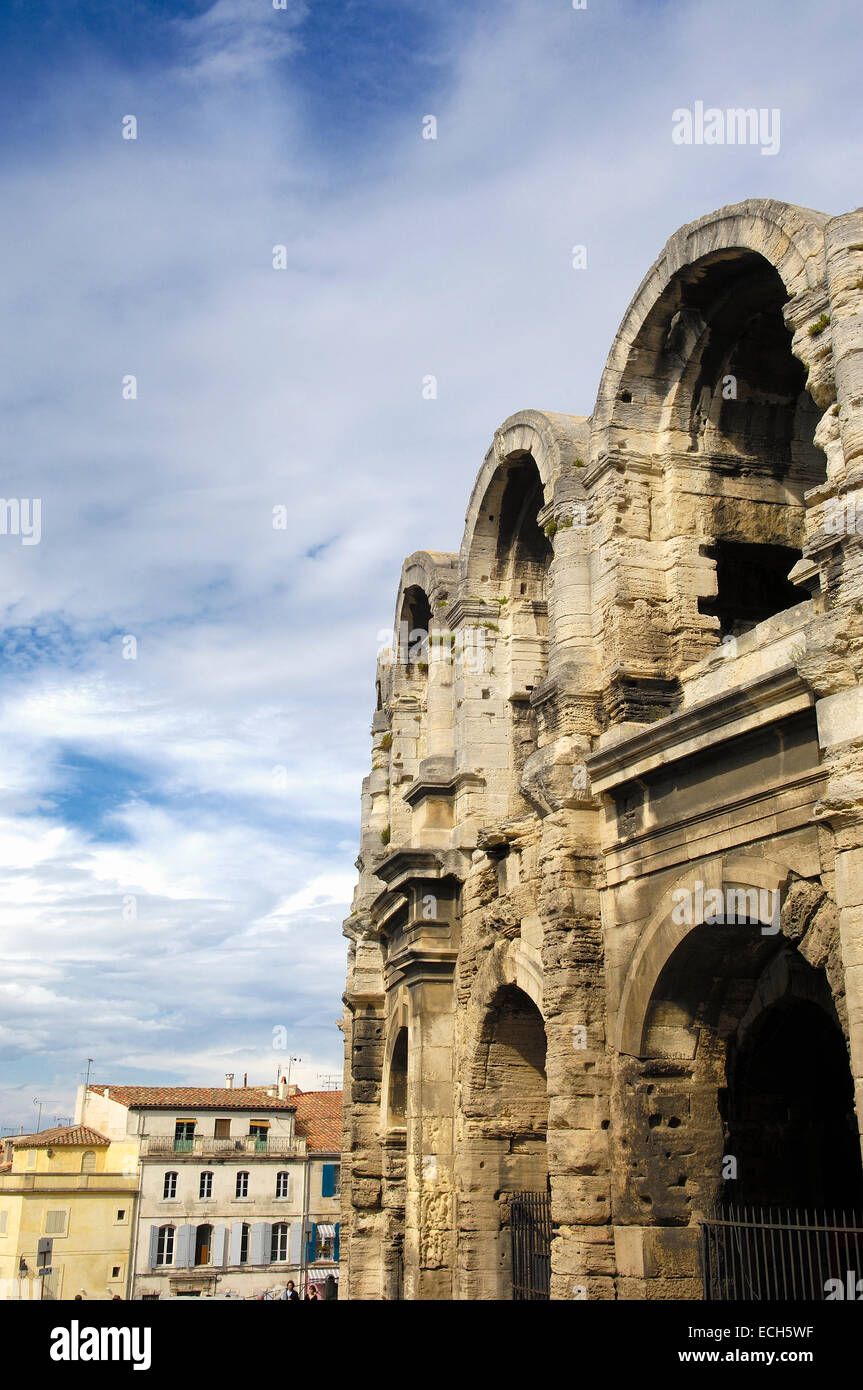 Römische Amphitheater Les Arènes, Arles, Bouches du Rhone, Provence, Frankreich, Europa Stockfoto