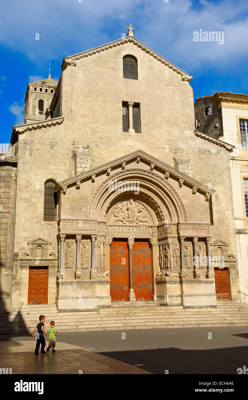 Saint-Trophime Kathedrale am Place De La République, Arles, Bouches-du-Rhône, Provence, Frankreich Stockfoto