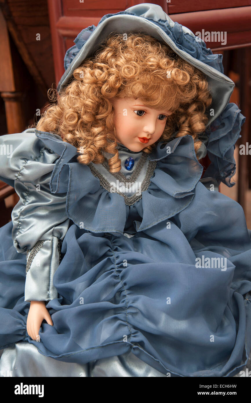 Puppe mit blondem lockigem Haar, Auer Dult, München, Upper Bavaria, Bavaria, Germany Stockfoto