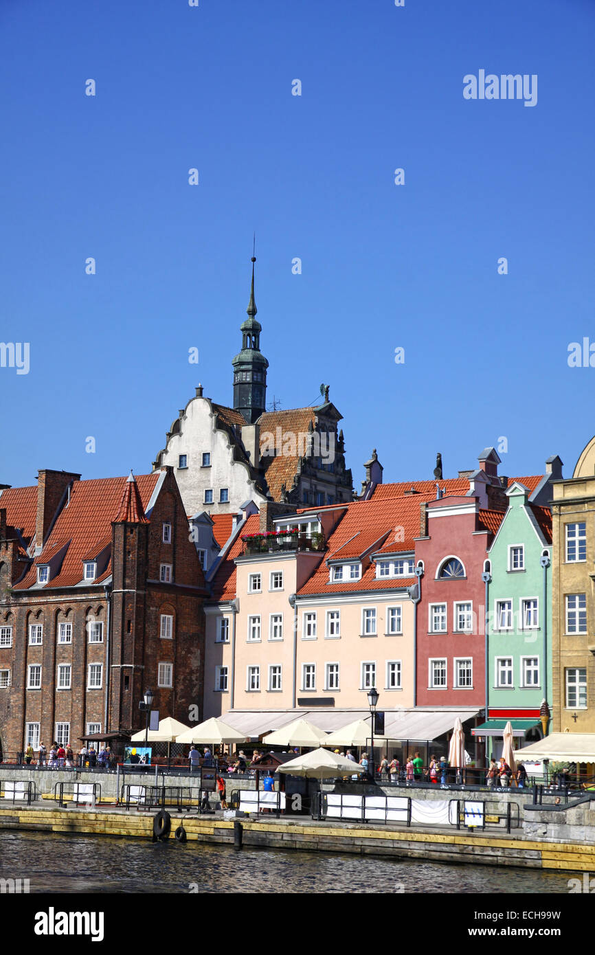 Stadt von Gdansk (Danzig), Polen. Blick auf die Altstadt am Ufer der Mottlau Fluss Stadthäuser Stockfoto