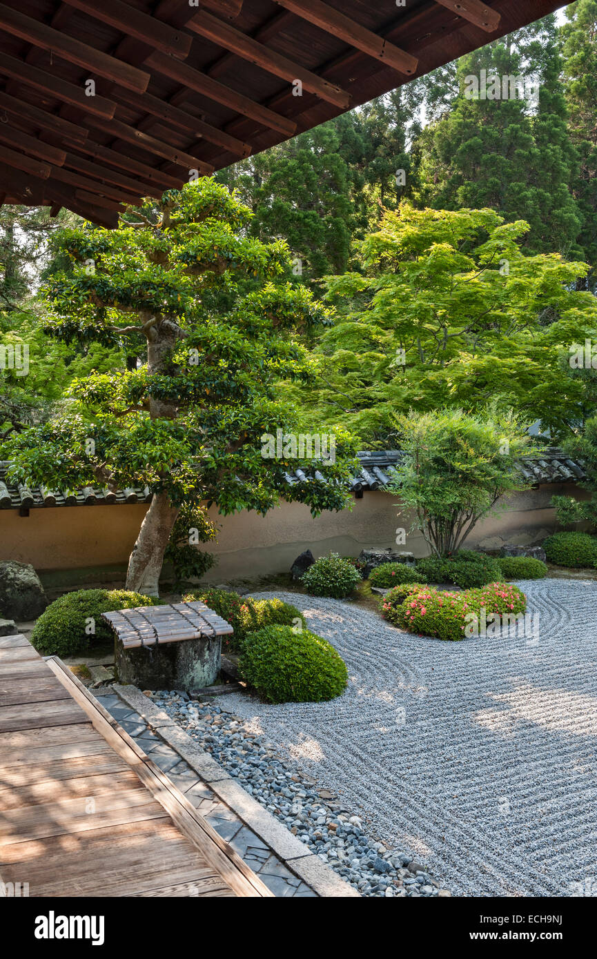 Der geharkte trockene Kies Hojo (Abt's) Garden oder South Garden im Ikkyu-JI Zen Buddhistischen Tempel (auch bekannt als Shuon-an). Kyotanabe, Kyoto, Japan Stockfoto