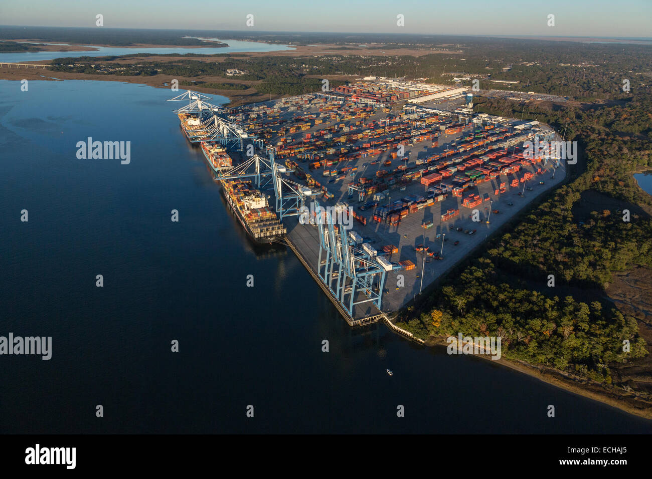 luftaufnahme-von-wando-welch-shipping-container-hafen-mt-pleasant-sc