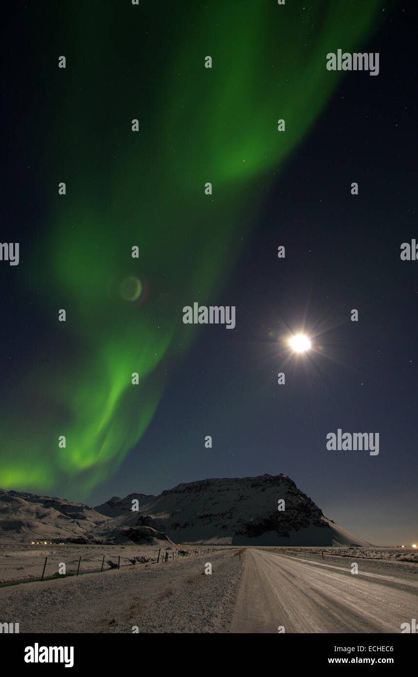 Erstaunliche Nordlicht über southern Island anzeigen Stockfoto