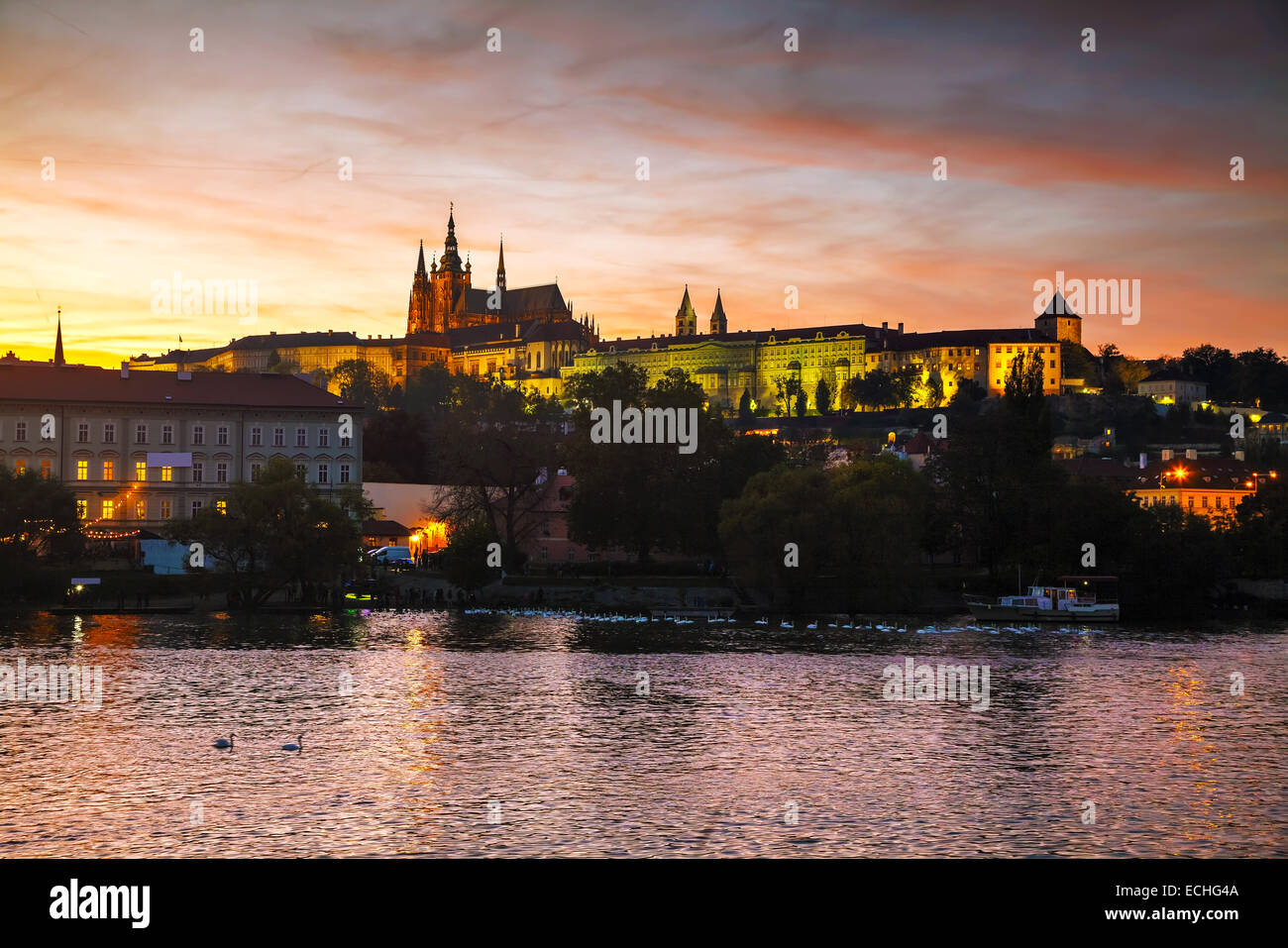 Alte Prager Stadtbild am Abend bei Sonnenuntergang Stockfoto