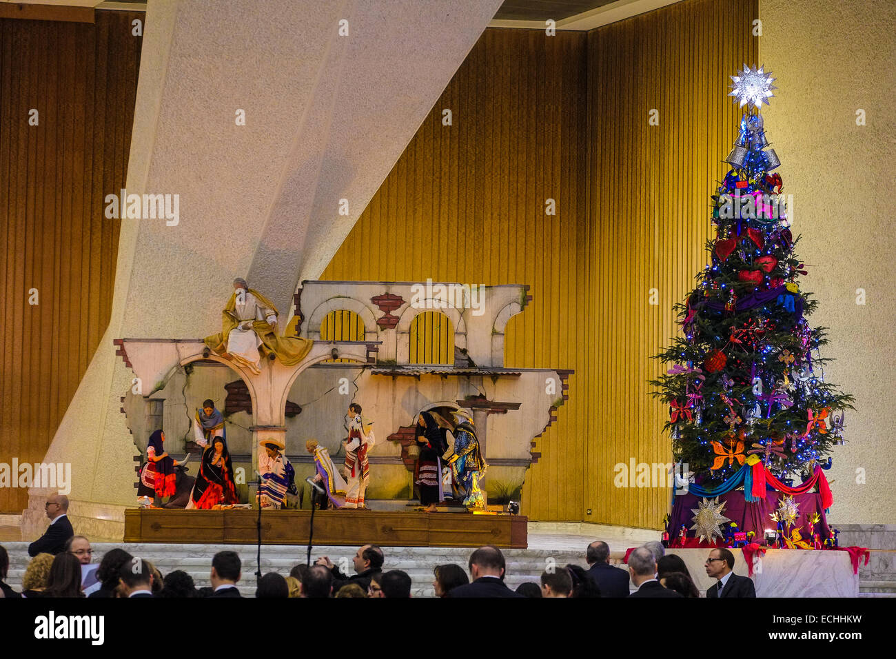 Paul VI. Hall, Vatikanstadt. 15. Dezember 2014. Papst Francis erfüllen die Kommunikation Betreiber - Heilige Krippe in der Nervi Halle, Vatikan Credit: wirklich Easy Star/Alamy Live News Stockfoto