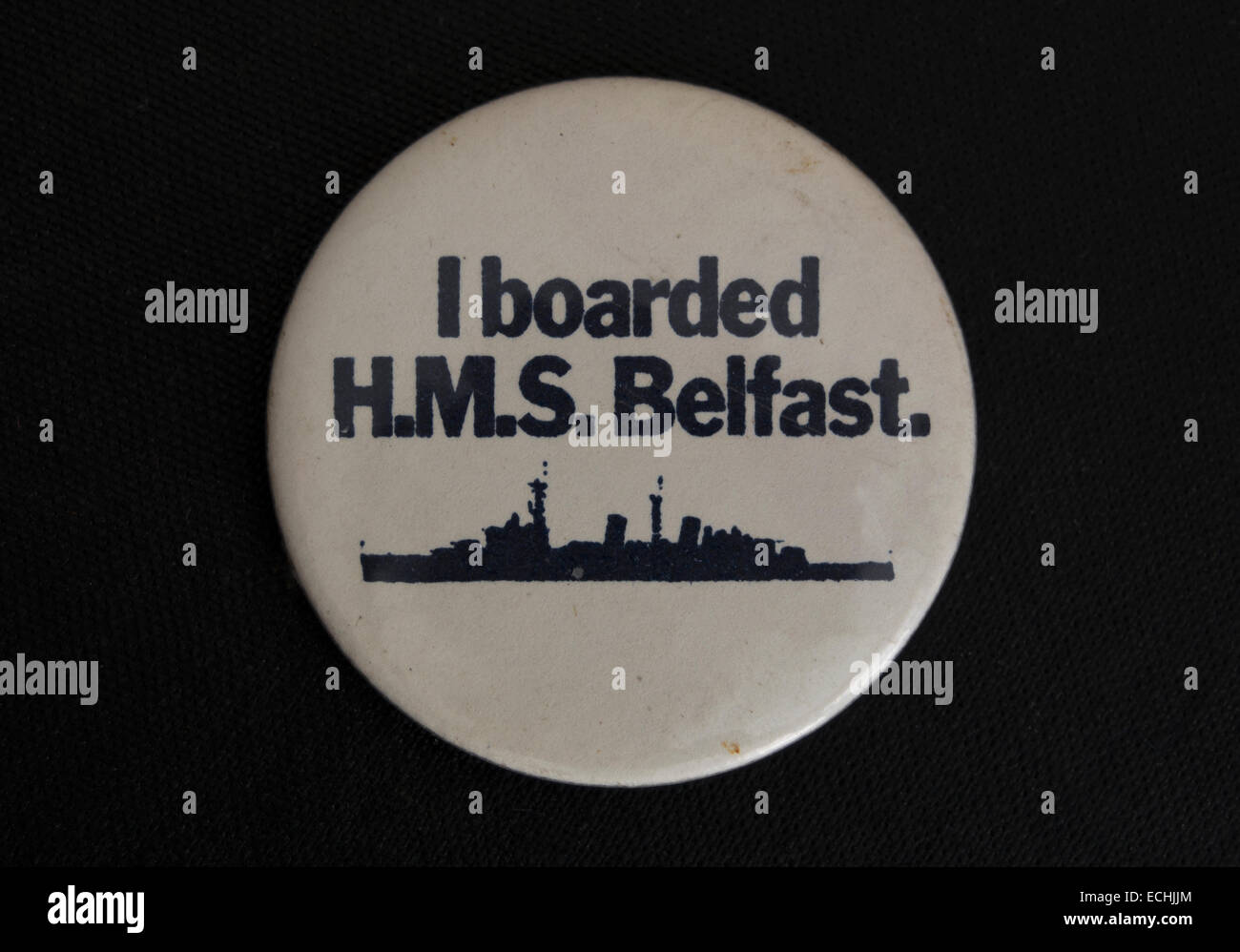 ich an Bord hms Belfast, Revers Abzeichen Souvenir aus der touristischen Attraktion Schiff auf der Themse in London, england Stockfoto