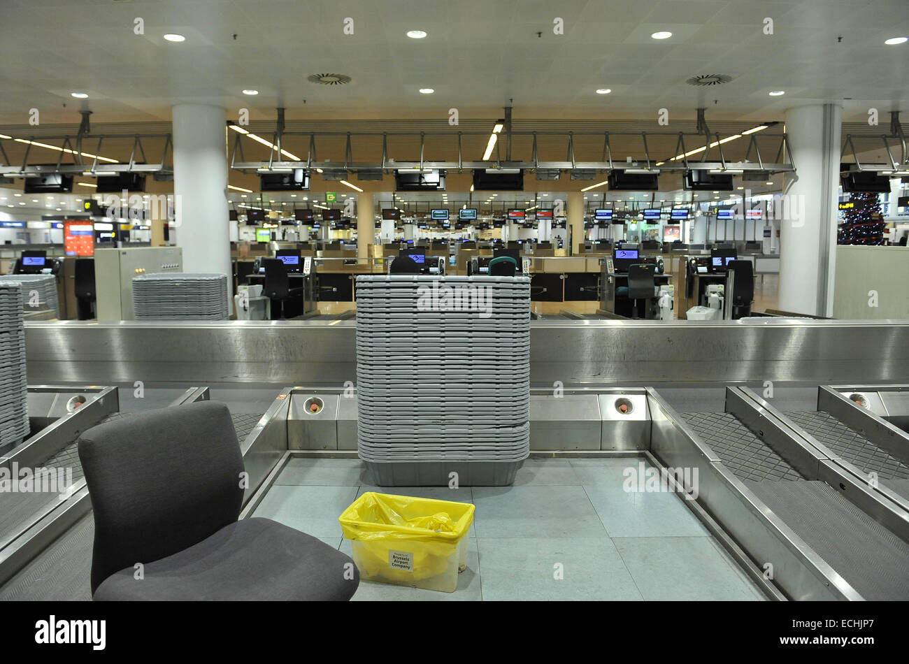Brüssel, Belgien. 15. Dezember 2014. Foto aufgenommen am 15. Dezember 2014 zeigt leeren Saal am Brüsseler Flughafen in Zaventem während einer nationalen Generalstreik von Belgien. Bildnachweis: Ye Pingfan/Xinhua/Alamy Live-Nachrichten Stockfoto