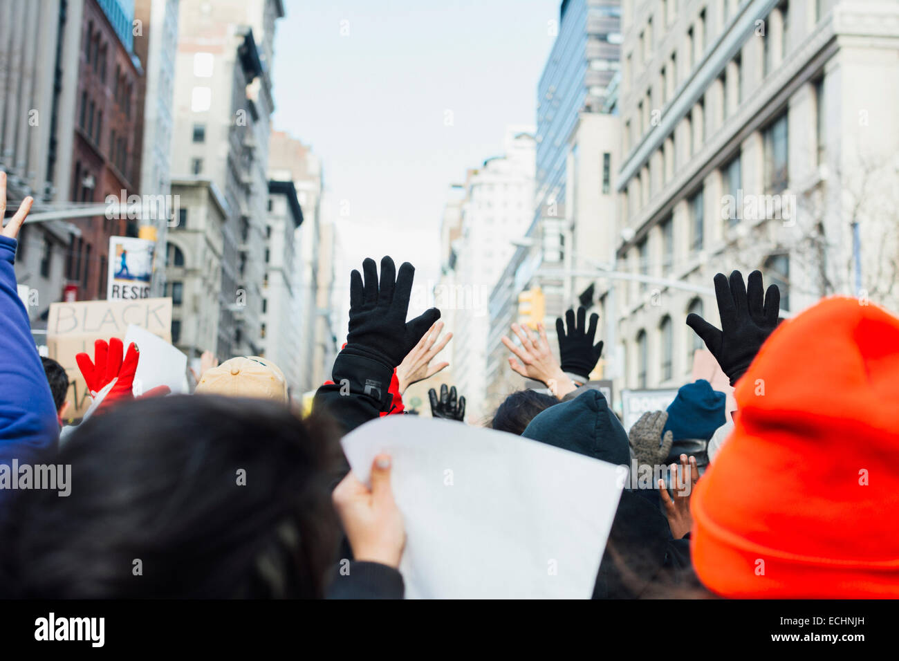 Ansicht der Teilnehmer in Millionen März NYC Protest gegen Rassismus und Polizei Brutalität. New York City, NY. USA.  13. Dezember 2014. Stockfoto