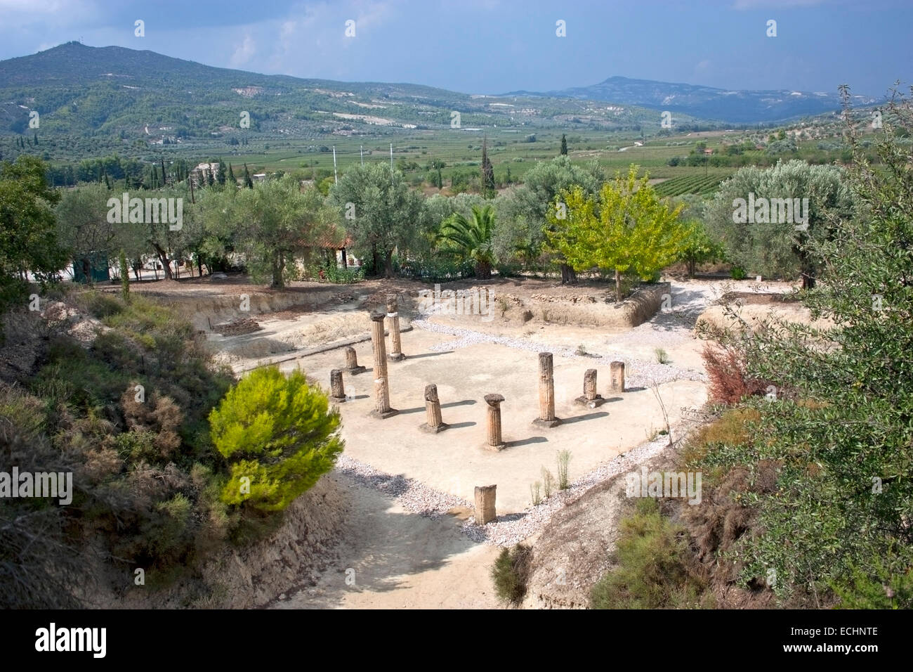 Spalten sind von den Apodyterion, wo Wettbewerber für ihre Rennen im Stadion vorbereitet, Nemea, antike Stockfoto