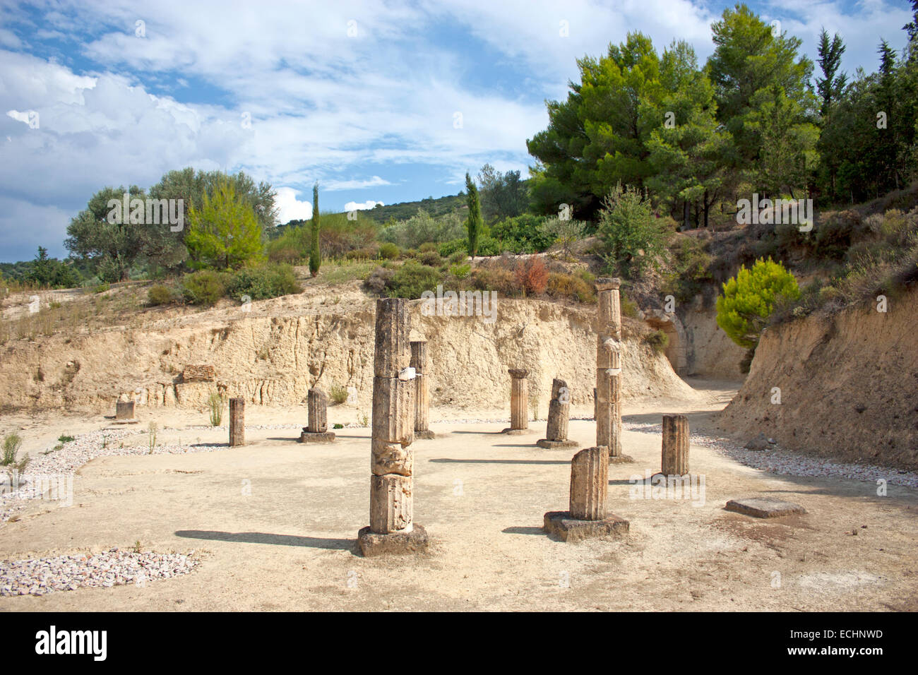 Spalten sind von den Apodyterion, wo Wettbewerber für ihre Rennen im Stadion vorbereitet, Nemea, antike Stockfoto