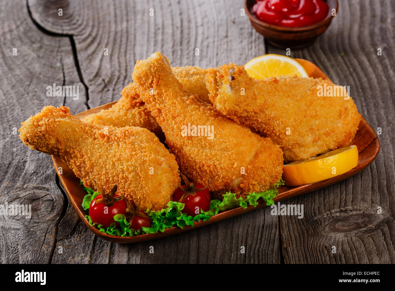 Gebratene Hähnchenschenkel paniert Stockfotografie - Alamy