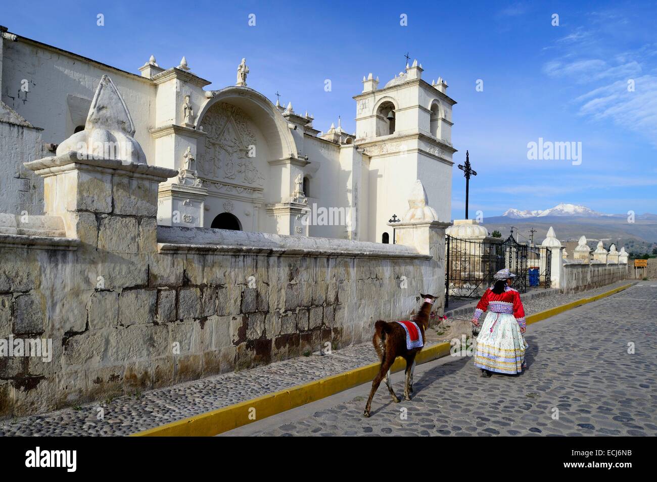 Peru, Caylloma Provinz, Colca Canyon, Yanque, die kolonialen Kirche des XVII Jahrhunderts Stockfoto