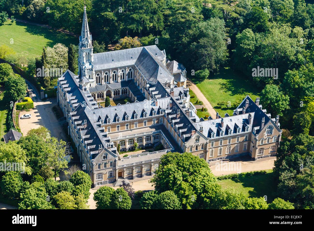 Frankreich, Sarthe, Solesmes Abtei Sainte Cecile (Luftbild) Stockfoto