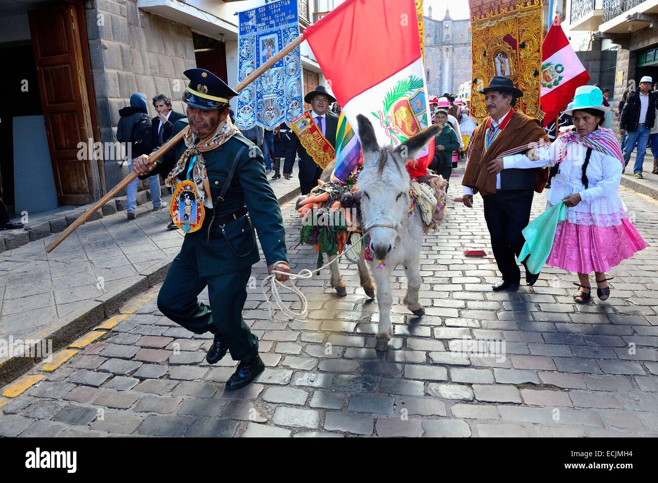 Peru, Cuzco Provinz, Cuzco, Weltkulturerbe der UNESCO, Corpus Christi fest, für mehrere Tage im Juni, Parade durch die Straßen, die Jungfrau und der Heiligen Stadt, Procesion mit Esel Stockfoto