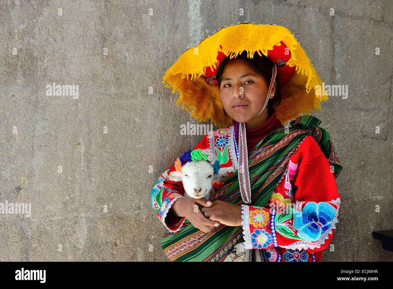 Peru, Cuzco Provinz, Cuzco, aufgeführt als Weltkulturerbe der UNESCO, Corpus Christi fest, für mehrere Tage im Juni, Parade durch die Straßen, die Jungfrau und der Heiligen Stadt, Youg peruanische Mädchen Stockfoto