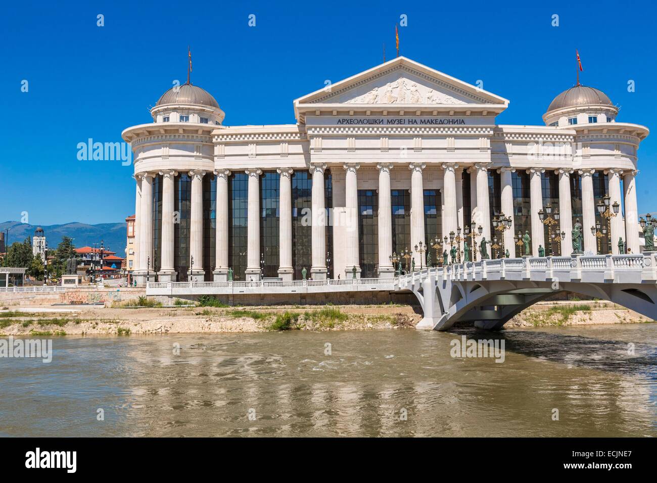 Mazedonien, Skopje, das archäologische Museum von Mazedonien und der Brücke der Kulturen Stockfoto