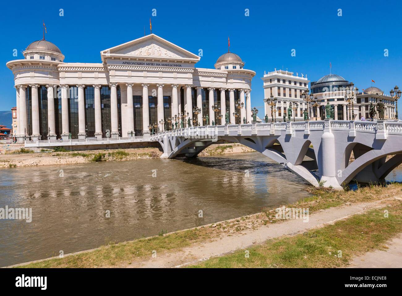 Mazedonien, Skopje, das archäologische Museum von Mazedonien und der Brücke der Kulturen Stockfoto