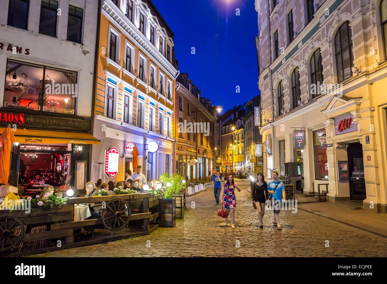 Lettland (Baltikum), Riga, Europäische Kulturhauptstadt 2014 Altstadt Weltkulturerbe der UNESCO, Terrassen im Zentrum Stadt, Jauniela Straße Stockfoto
