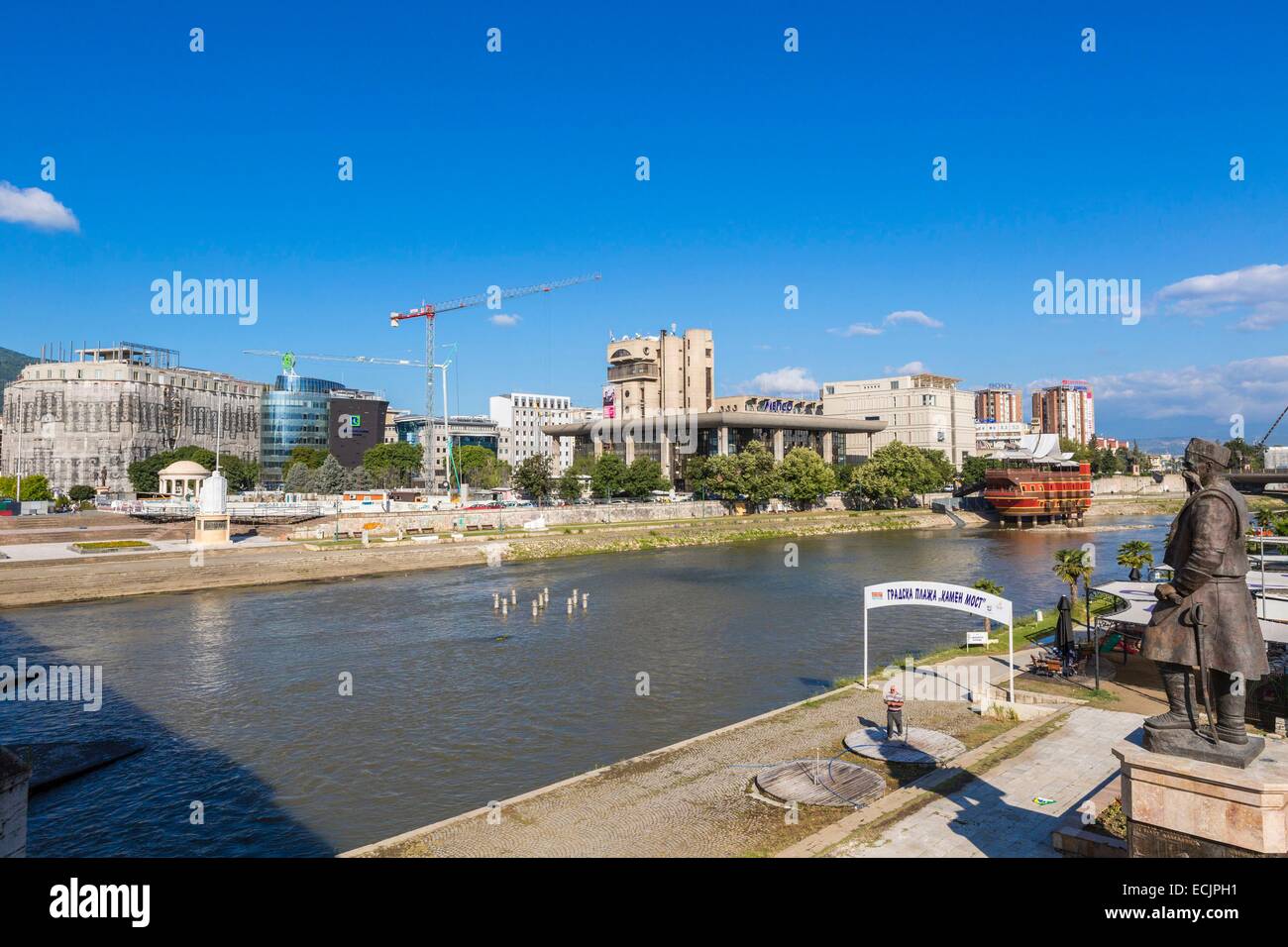 Republik Mazedonien, Skopje, Stadtzentrum, die Ufer des Flusses Vardar Stockfoto