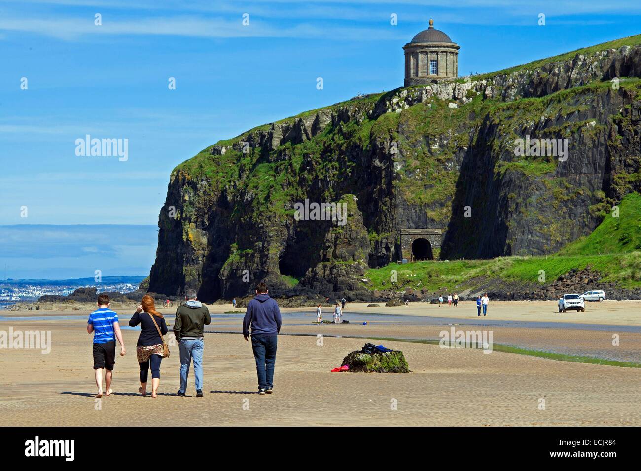 Großbritannien, Nordirland, County Derry, Mussendun Tempel, die 120ft hohen Klippen stürzen, Abfahrt Strand, sonst bekannt als Drachenstein und wo Stannis Baratheon beobachtete, wie die sieben Idole Westeros verbrannt, Stockfoto