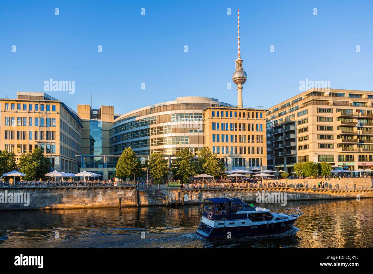 Deutschland, Berlin, Ost-Berliner Bezirk Mitte, die Ufer der Spree und der Fernsehturm Stockfoto