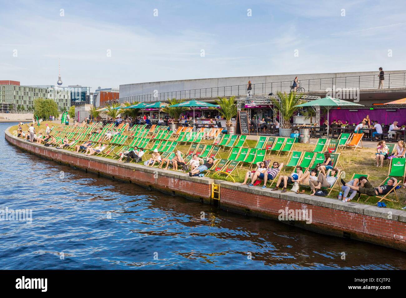 Deutschland, Berlin, Ost-Berliner Mitte Bezirk, die Strandbar an der Spree, Capital beach Stockfoto