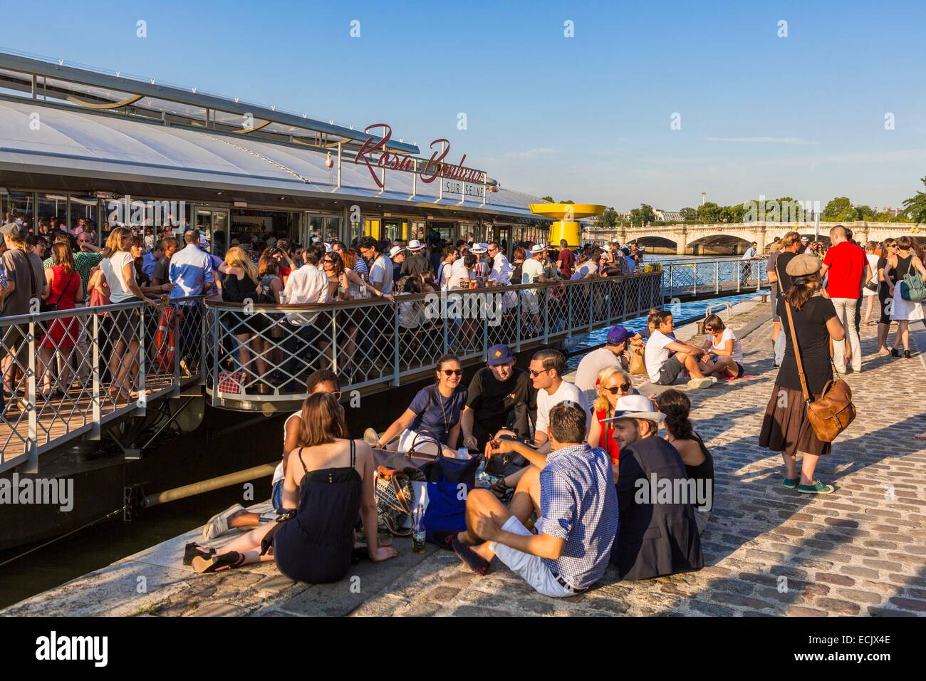 Frankreich, Paris, Bereich Weltkulturerbe durch die UNESCO, die neue Berges am Quai d ' Orsay und dem Kahn Rosa Bonheur-Sur-Seine Stockfoto