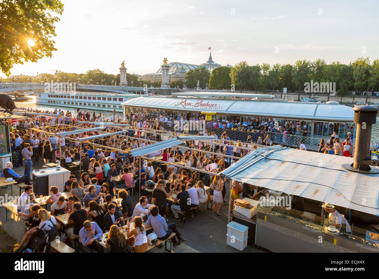 Frankreich, Paris, Bereich Weltkulturerbe durch die UNESCO, die neue Berges am Quai d ' Orsay und dem Kahn Rosa Bonheur-Sur-Seine Stockfoto