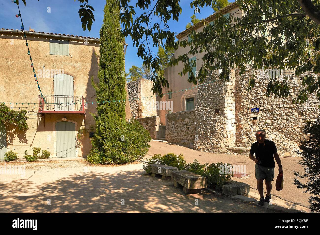 Bouches-du-Rhône, Frankreich, Eygalieres, rue De La République, Paque Teer Quadrat Stockfoto