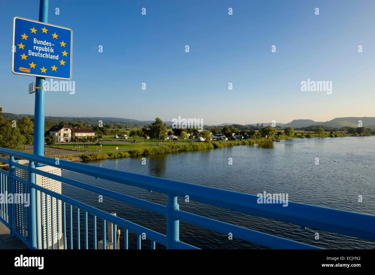 Luxemburg, Grevenmacher District, Mosel, Remich, border Bridge mit Deutschland an der Mosel Stockfoto