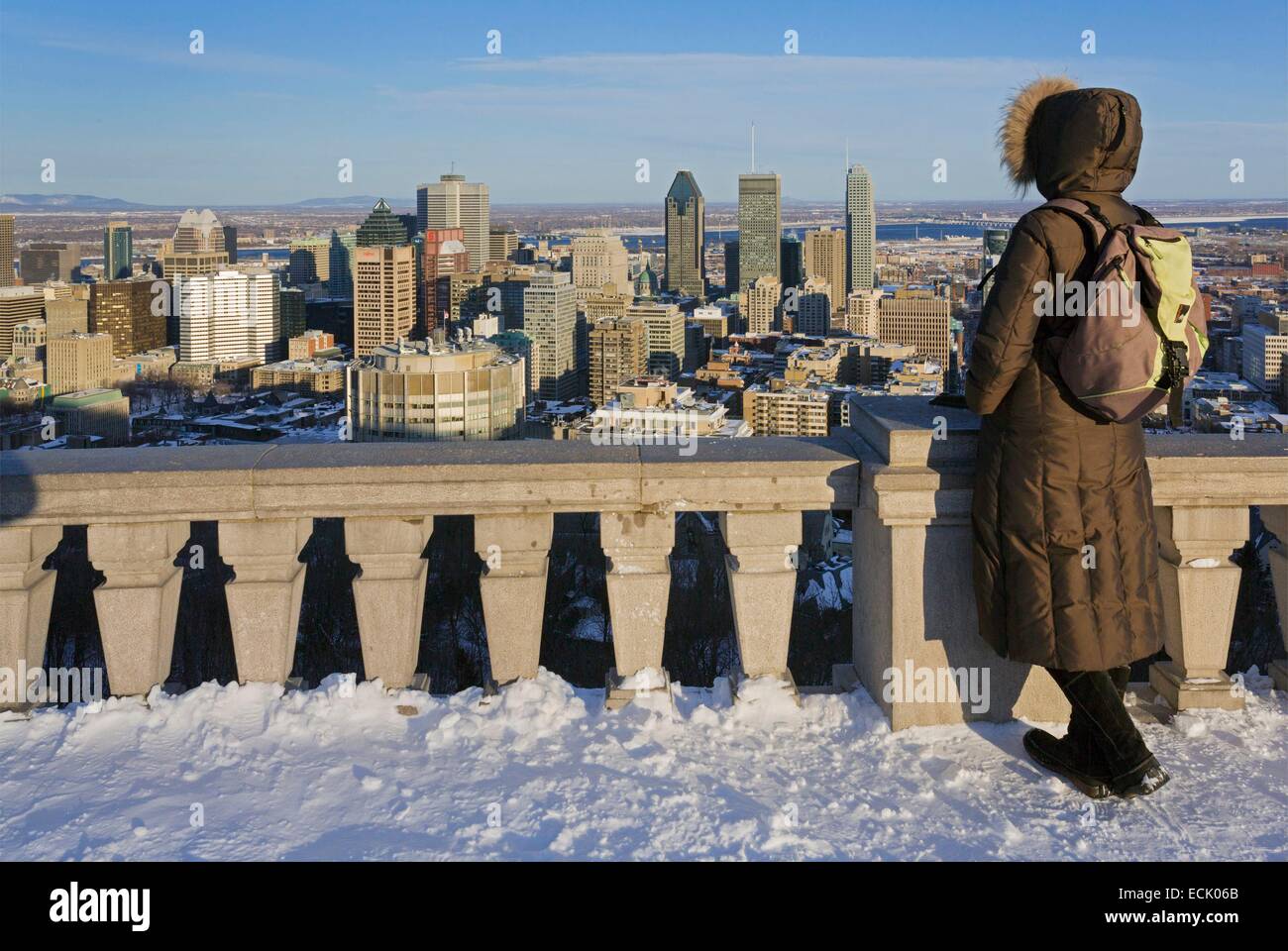 Kanada, Provinz Quebec, Montreal im Winter, Innenstadt und seinen Wolkenkratzern aus der Kondiaronk-Suche Stockfoto