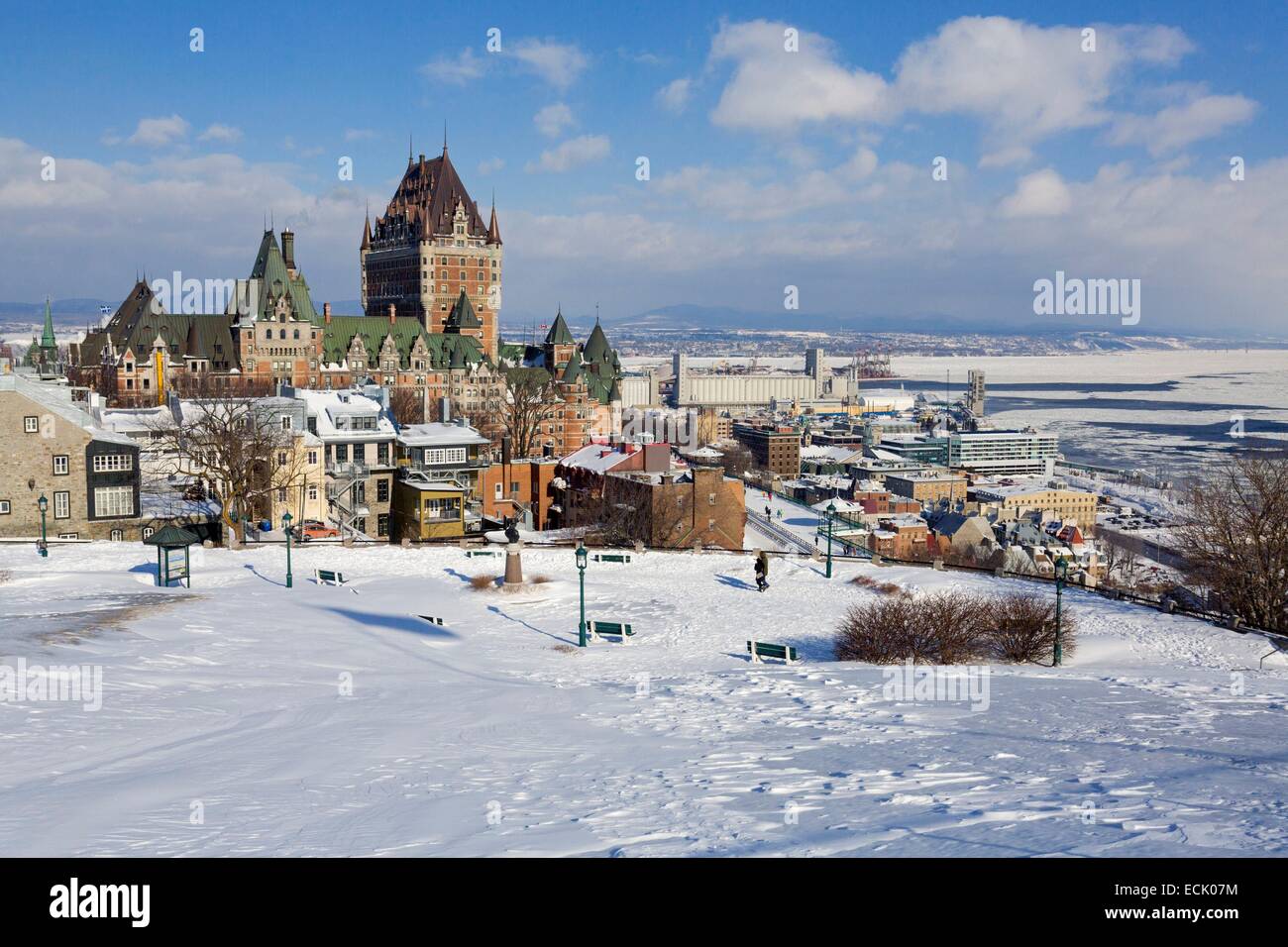 Kanada, Québec, Québec (Stadt) im Winter, die Oberstadt von alten Québec ein Weltkulturerbe von der UNESCO, die Ebenen von Abraham, der Terrasse Dufferin und den St.-Lorenz-Strom Stockfoto