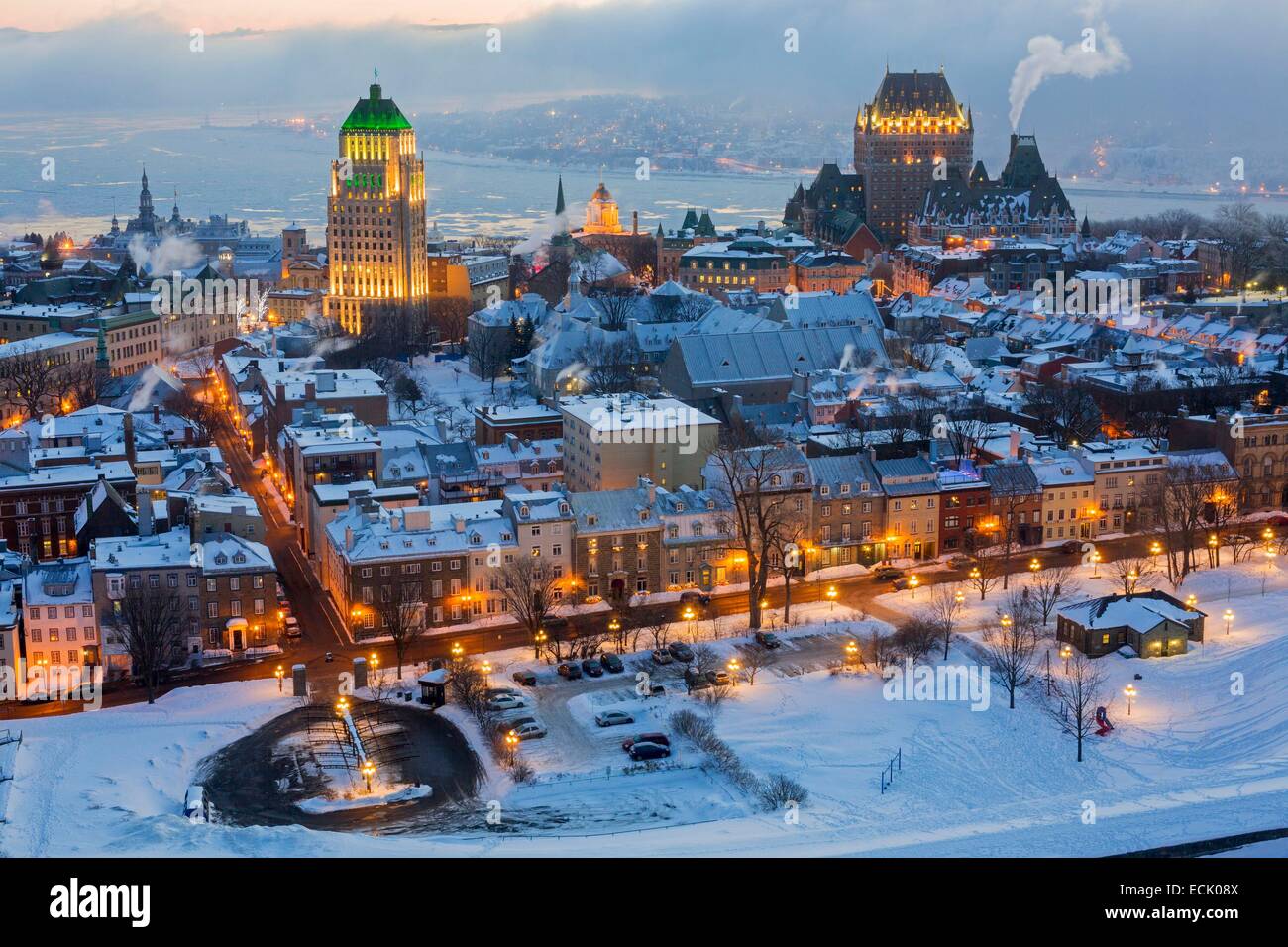 Kanada, Québec, Québec (Stadt) im Winter, die Oberstadt von alten Québec ein Weltkulturerbe der UNESCO, Sonnenaufgang im Winternebel Stockfoto