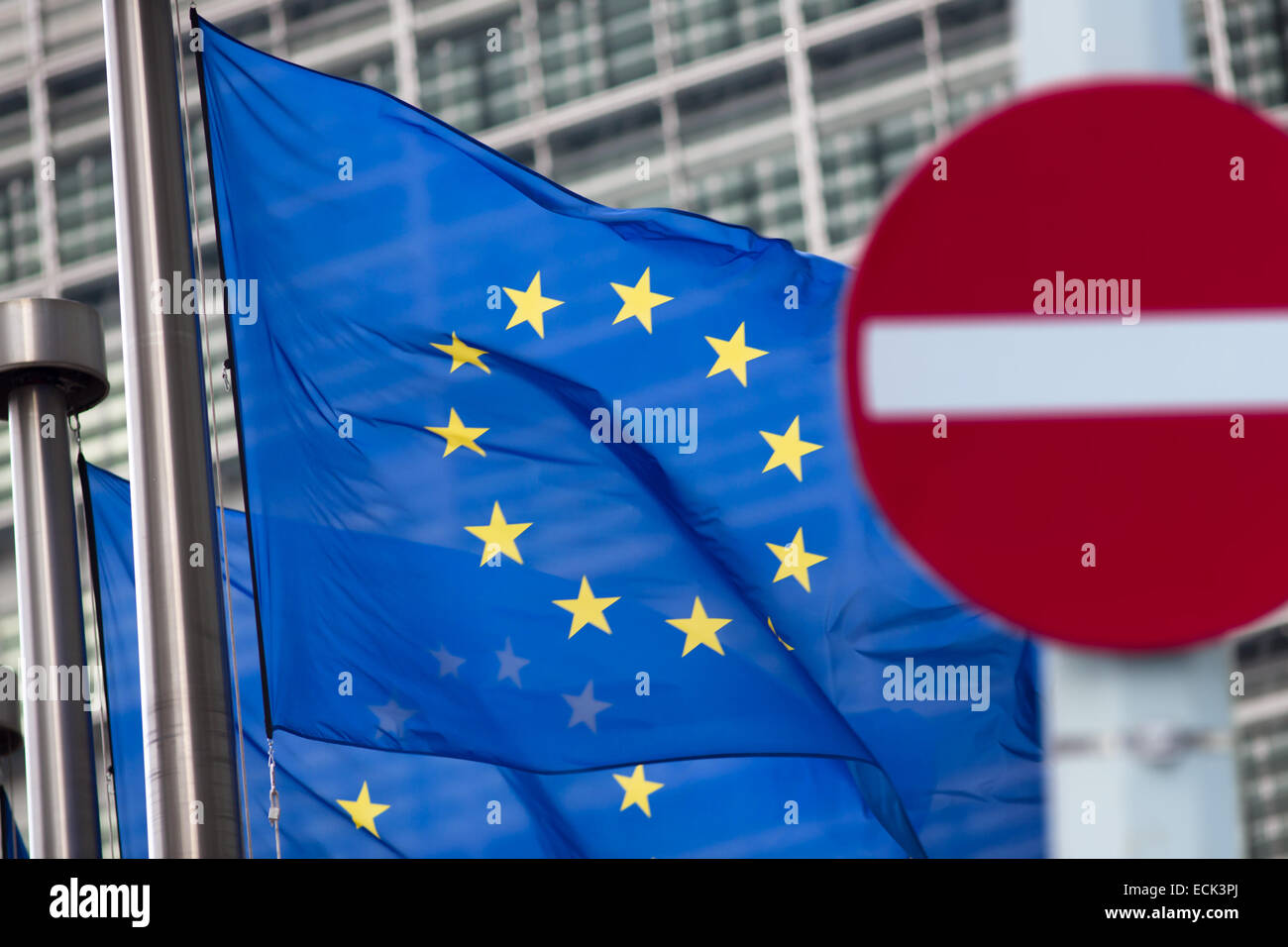 Russland-Sanktionen. "Kein Eintrag" Zeichen vor der Europäischen Komission Fahnen. Stockfoto