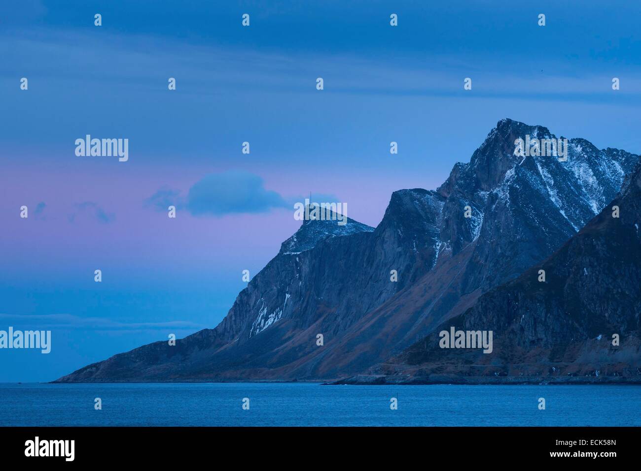 Norwegen, Nordland, Lofoten Inselgruppe, Mondaufgang auf Moskenesoy Insel Stockfoto