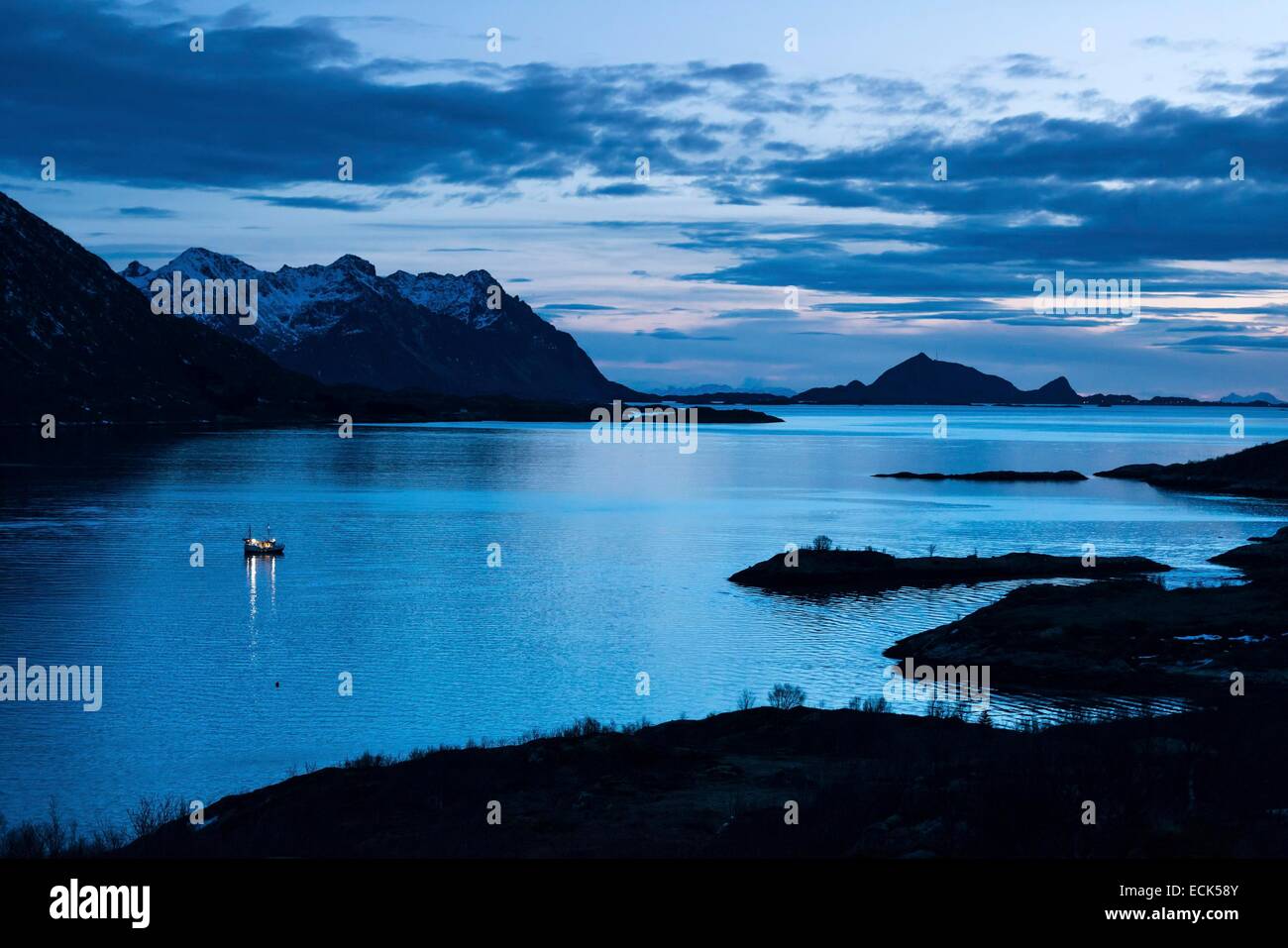 Norwegen, Nordland, Lofoten Inselgruppe, Austvagoya Insel in der Dämmerung Stockfoto