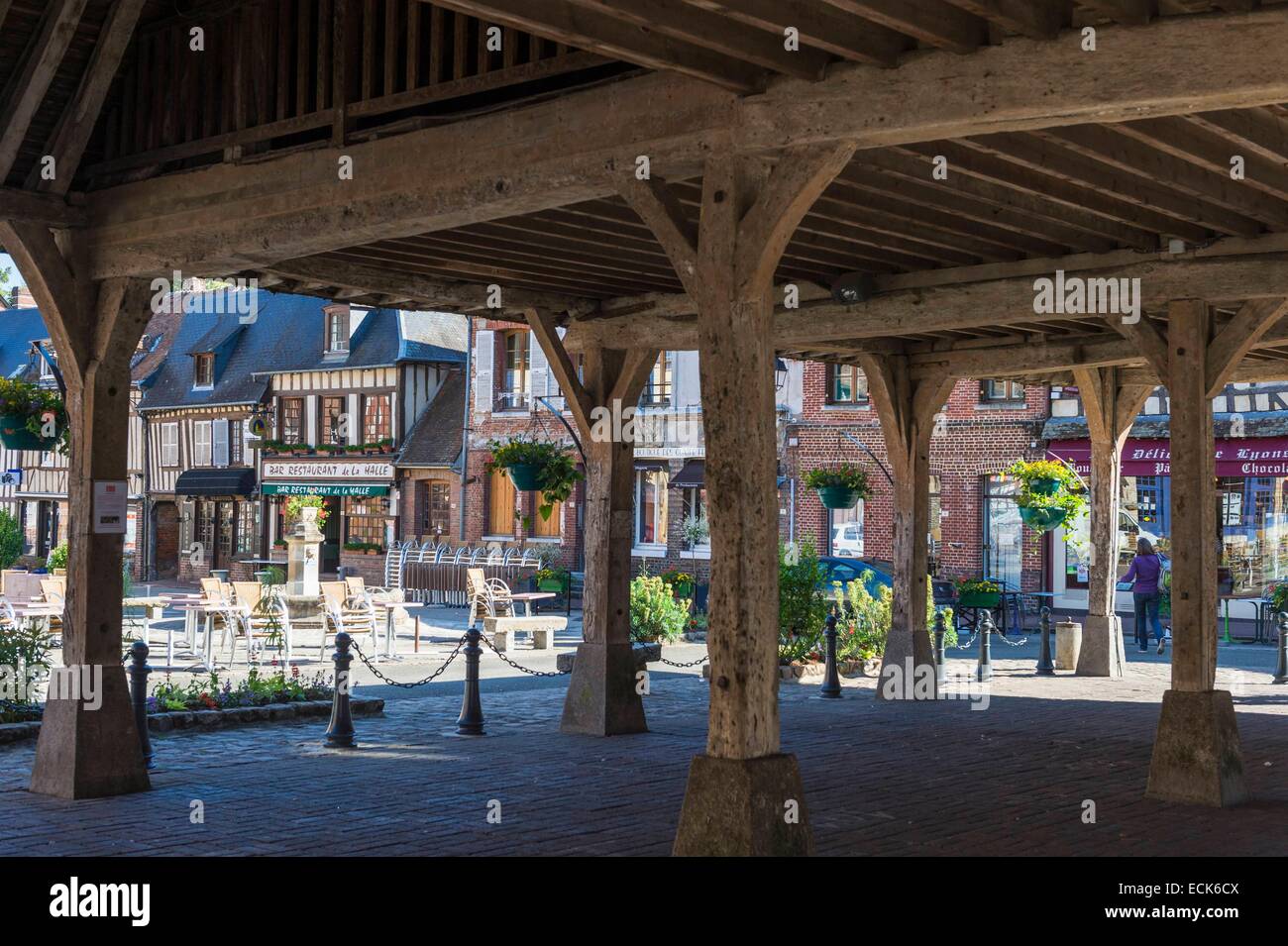 Frankreich, Eure, Lyons-la-ForΩt, mit der Bezeichnung Les Plus Beaux Dörfer de France, 17. Jahrhundert bedeckt Marktplatz Stockfoto