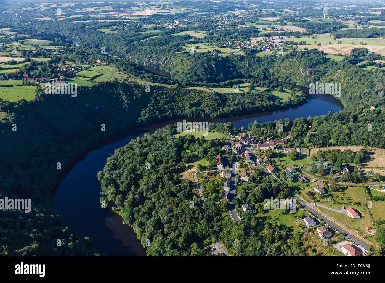 Frankreich, Indre, Badecon le Pin, Le Pin in der Nähe von la Creuse Schluchten (Luftbild) Stockfoto