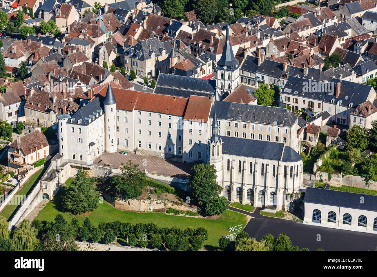 Indre, Frankreich Saint Gaultier, die Kirche und altes Priorat (Luftbild) Stockfoto