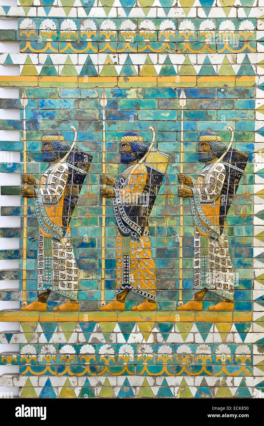 Deutschland, Berlin, Museumsinsel, aufgeführt als Weltkulturerbe der UNESCO, Pergamon-Museum (Pergamonmuseum), alten assyrischen Keramik Fries Stockfoto