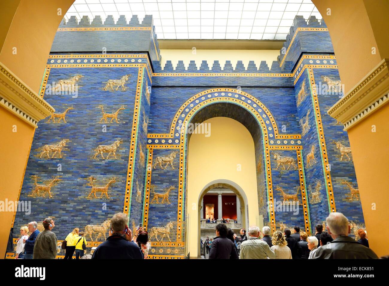 Deutschland, Berlin, Museumsinsel, Weltkulturerbe von UNESCO, Pergamon-Museum (Pergamonmuseum), Ischtar-Tor, erbaut in 580 v. Chr. (Neo-Babylonian Reich) von König Nebuchadnezzar II in Babylon (Irak) Stockfoto