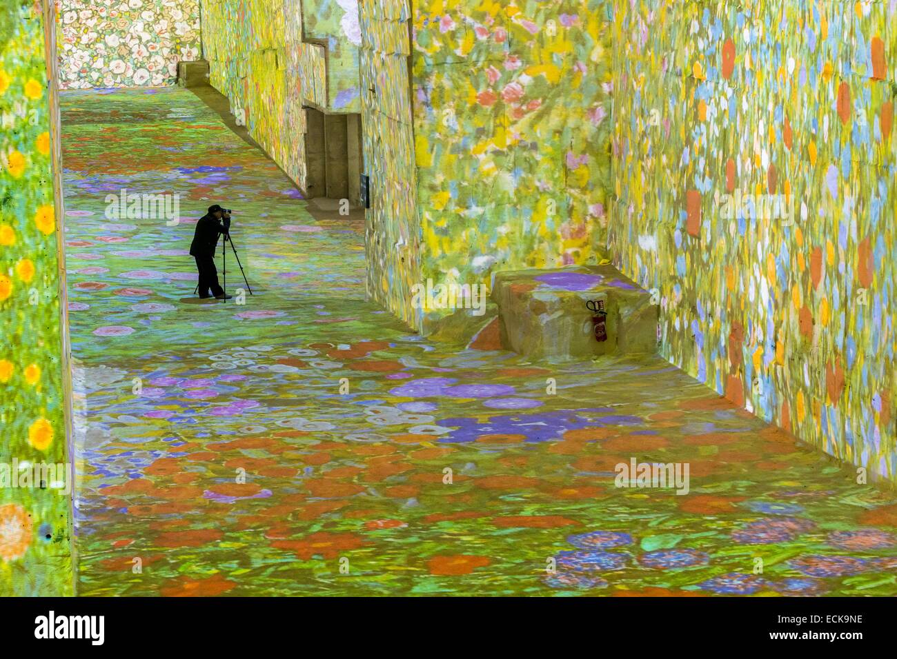 Karrieren Licht, Les Baux de Provence, Bouches-du-Rhône, Frankreich zeigen Gianfranco Iannuzzi, Klimt und Wien ein Jahrhundert Gold und Farben, Gustav Klimt Stockfoto