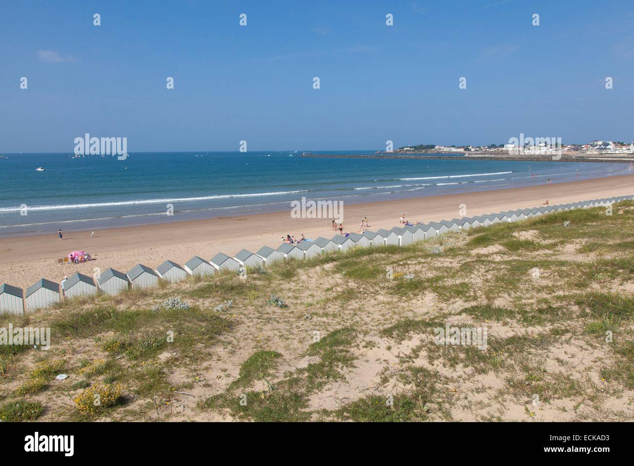 Frankreich, Vendee, Saint Gilles Croix de Vie, Strandhütten am Hauptstrand Stockfoto